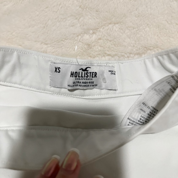 Hollister white pleated skirt - Picture 2 of 3